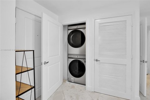 Condo in Coral Gables, Florida, 2 bedrooms  № 1445374 - photo 28
