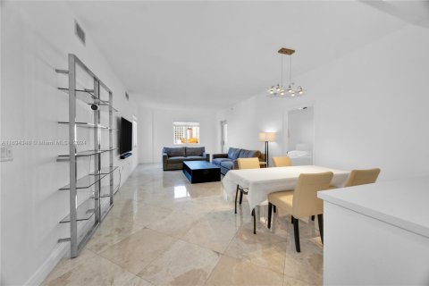 Condo in Coral Gables, Florida, 2 bedrooms  № 1445374 - photo 17