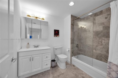 Condo in Coral Gables, Florida, 2 bedrooms  № 1445374 - photo 4