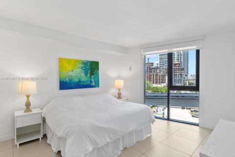 Condo in Miami, Florida, 2 bedrooms  № 2194809 - photo 20