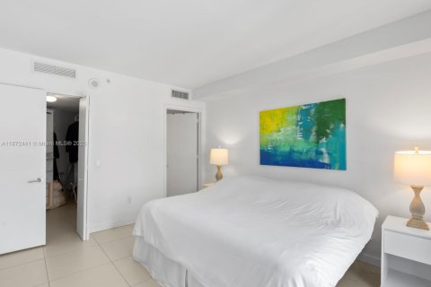Condo in Miami, Florida, 2 bedrooms  № 2194809 - photo 23