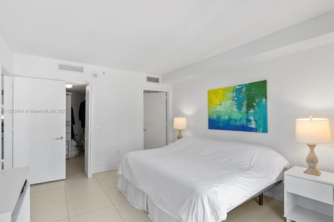 Condo in Miami, Florida, 2 bedrooms  № 2194809 - photo 24