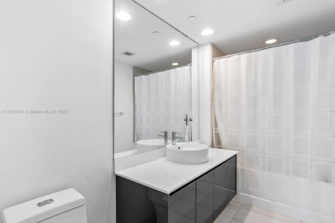 Condo in Miami, Florida, 2 bedrooms  № 2194809 - photo 26