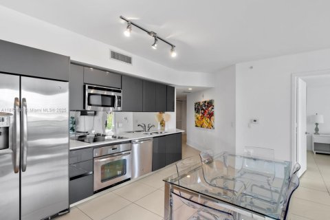 Condo in Miami, Florida, 2 bedrooms  № 2194809 - photo 8