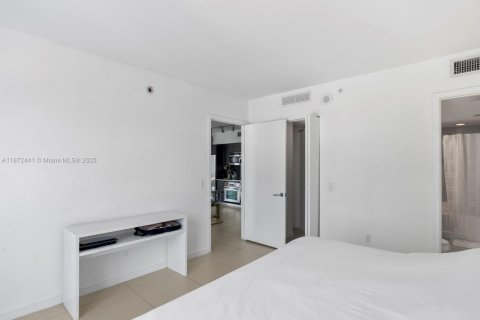 Condo in Miami, Florida, 2 bedrooms  № 2194809 - photo 25