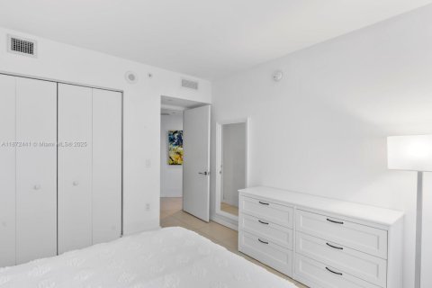 Condo in Miami, Florida, 2 bedrooms  № 2194809 - photo 19