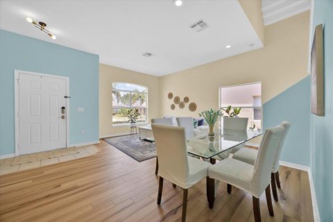 House in Davenport, Florida 5 bedrooms, 217.86 sq.m. № 1806911 - photo 5