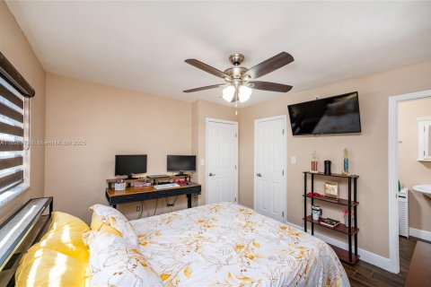 Casa en venta en Miami, Florida, 4 dormitorios, 162.39 m2 № 1951091 - foto 20