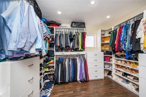 Casa en venta en Miami, Florida, 4 dormitorios, 162.39 m2 № 1951091 - foto 24