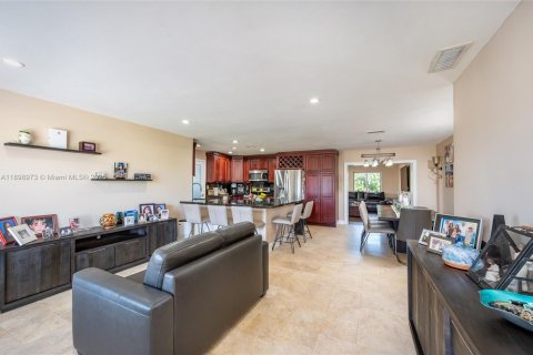 Casa en venta en Miami, Florida, 4 dormitorios, 162.39 m2 № 1951091 - foto 5