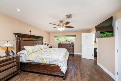 Casa en venta en Miami, Florida, 4 dormitorios, 162.39 m2 № 1951091 - foto 23