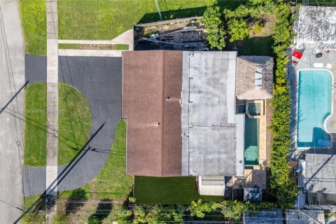 Casa en venta en Miami, Florida, 4 dormitorios, 162.39 m2 № 1951091 - foto 28