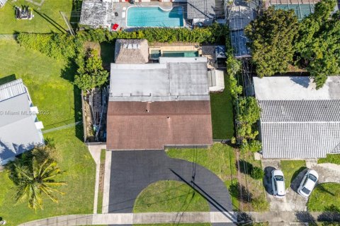 Casa en venta en Miami, Florida, 4 dormitorios, 162.39 m2 № 1951091 - foto 27