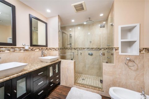 Casa en venta en Miami, Florida, 4 dormitorios, 162.39 m2 № 1951091 - foto 25