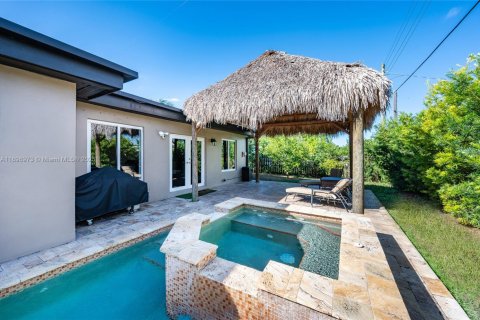 Casa en venta en Miami, Florida, 4 dormitorios, 162.39 m2 № 1951091 - foto 3