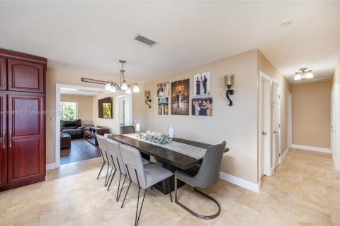 Casa en venta en Miami, Florida, 4 dormitorios, 162.39 m2 № 1951091 - foto 9