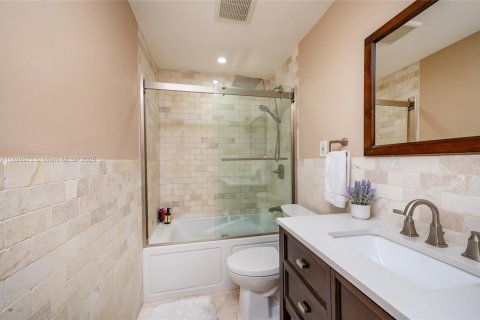 Casa en venta en Miami, Florida, 4 dormitorios, 162.39 m2 № 1951091 - foto 16