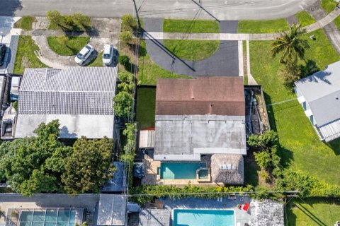 Casa en venta en Miami, Florida, 4 dormitorios, 162.39 m2 № 1951091 - foto 29
