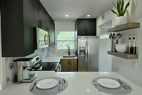 Condo in Sunrise, Florida, 2 bedrooms  № 2146974 - photo 4