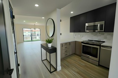 Condo in Sunrise, Florida, 2 bedrooms  № 2146974 - photo 3