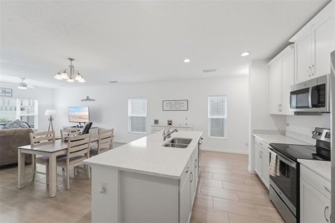 Adosado en venta en Kissimmee, Florida, 4 dormitorios, 178.19 m2 № 2129426 - foto 7