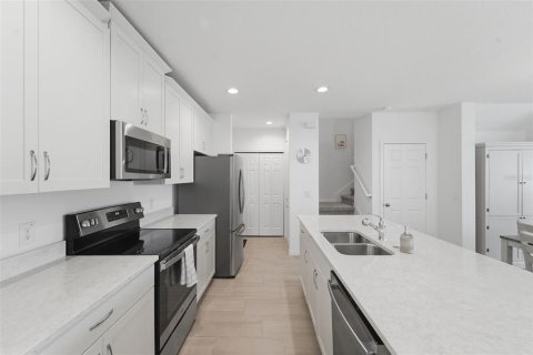 Adosado en venta en Kissimmee, Florida, 4 dormitorios, 178.19 m2 № 2129426 - foto 5