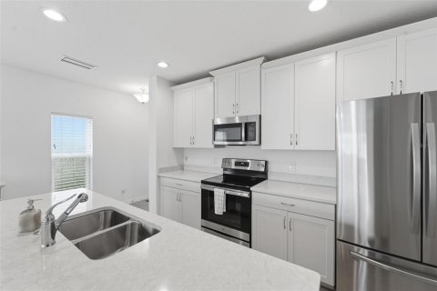 Adosado en venta en Kissimmee, Florida, 4 dormitorios, 178.19 m2 № 2129426 - foto 6