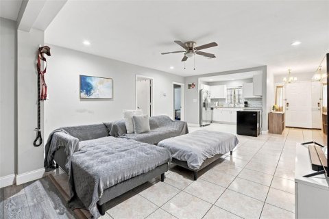 Villa ou maison à vendre à Poinciana, Floride: 3 chambres, 91.79 m2 № 2291833 - photo 8