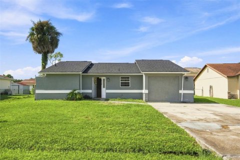 House in Poinciana, Florida 3 bedrooms, 91.79 sq.m. № 2291833