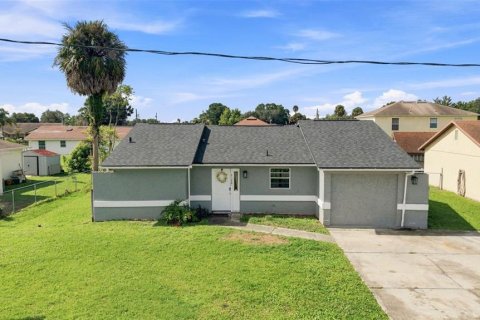Villa ou maison à vendre à Poinciana, Floride: 3 chambres, 91.79 m2 № 2291833 - photo 2