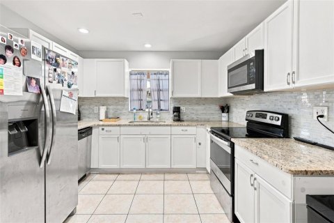 Villa ou maison à vendre à Poinciana, Floride: 3 chambres, 91.79 m2 № 2291833 - photo 6
