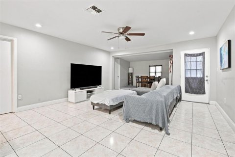Villa ou maison à vendre à Poinciana, Floride: 3 chambres, 91.79 m2 № 2291833 - photo 9