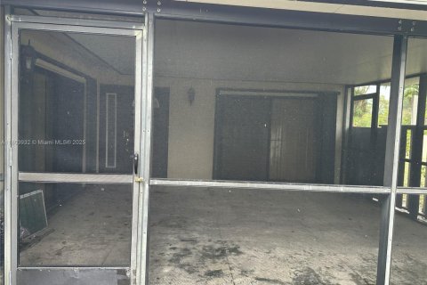 Снять в аренду таунхаус в Хайполюксо, Флорида 2 спальни, 115.48м2, № 1958061 - фото 12