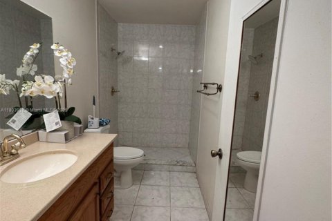 Снять в аренду таунхаус в Хайполюксо, Флорида 2 спальни, 115.48м2, № 1958061 - фото 17