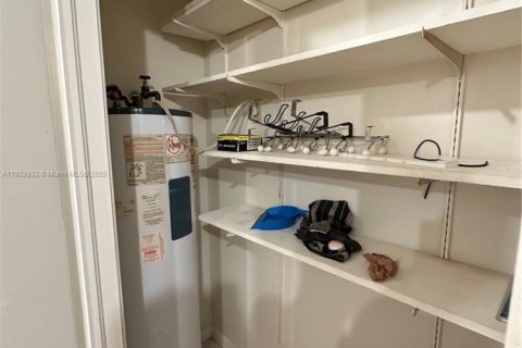 Снять в аренду таунхаус в Хайполюксо, Флорида 2 спальни, 115.48м2, № 1958061 - фото 24