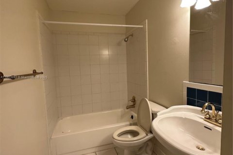 Снять в аренду таунхаус в Хайполюксо, Флорида 2 спальни, 115.48м2, № 1958061 - фото 20