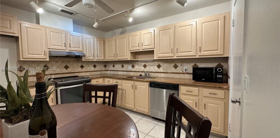 Таунхаус в Хайполюксо, Флорида 2 спальни, 115.48м2 № 1958061