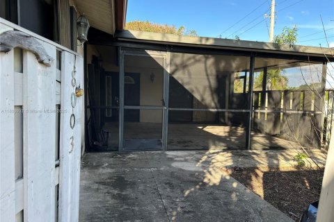 Снять в аренду таунхаус в Хайполюксо, Флорида 2 спальни, 115.48м2, № 1958061 - фото 10