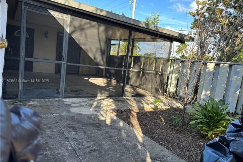 Снять в аренду таунхаус в Хайполюксо, Флорида 2 спальни, 115.48м2, № 1958061 - фото 11