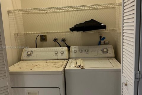 Снять в аренду таунхаус в Хайполюксо, Флорида 2 спальни, 115.48м2, № 1958061 - фото 22