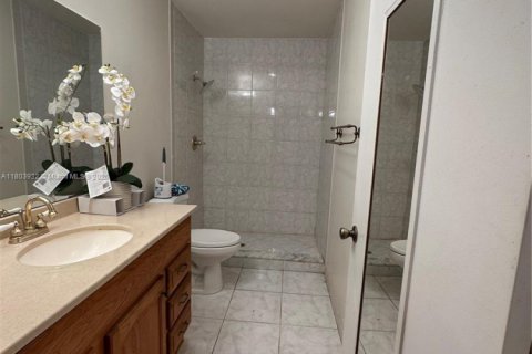 Снять в аренду таунхаус в Хайполюксо, Флорида 2 спальни, 115.48м2, № 1958061 - фото 16