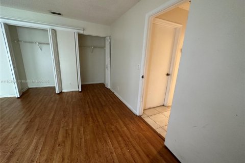 Снять в аренду таунхаус в Хайполюксо, Флорида 2 спальни, 115.48м2, № 1958061 - фото 19