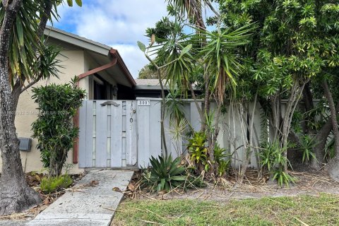 Снять в аренду таунхаус в Хайполюксо, Флорида 2 спальни, 115.48м2, № 1958061 - фото 9