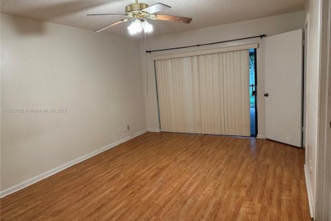 Снять в аренду таунхаус в Хайполюксо, Флорида 2 спальни, 115.48м2, № 1958061 - фото 13