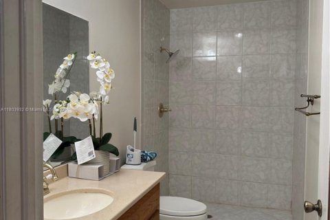 Снять в аренду таунхаус в Хайполюксо, Флорида 2 спальни, 115.48м2, № 1958061 - фото 15