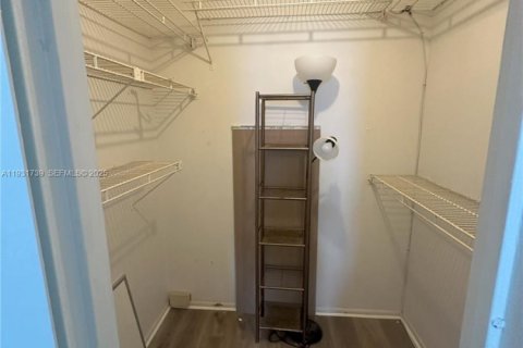 Copropriété à louer à Sunny Isles Beach, Floride: 1 chambre, 67.35 m2 № 1990536 - photo 11