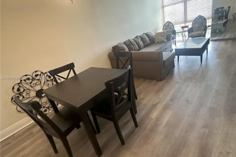 Copropriété à louer à Sunny Isles Beach, Floride: 1 chambre, 67.35 m2 № 1990536 - photo 2