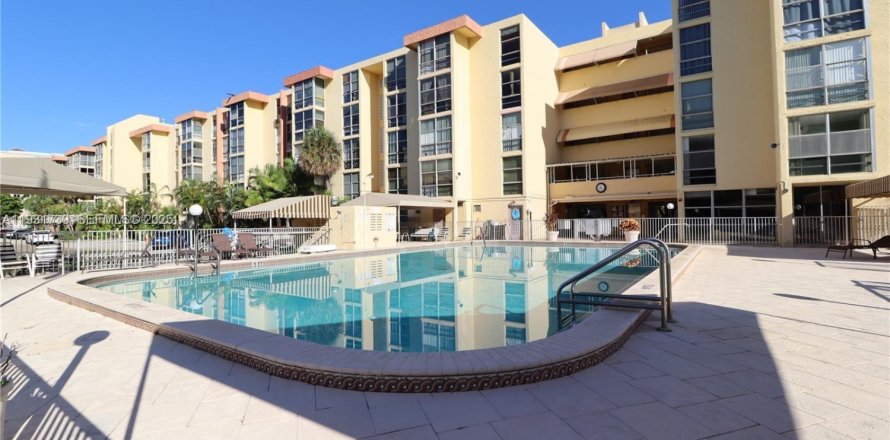 Condo à Sunny Isles Beach, Floride, 1 chambre  № 1990536