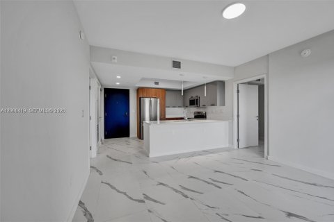 Appartement à louer à North Miami, Floride: 2 chambres, 83.7 m2 № 2185555 - photo 5