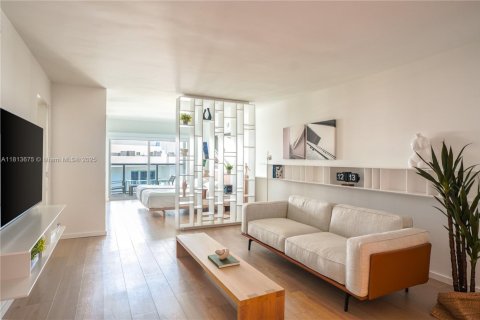 Condo in Bal Harbour, Florida, 1 bedroom  № 1761796 - photo 4